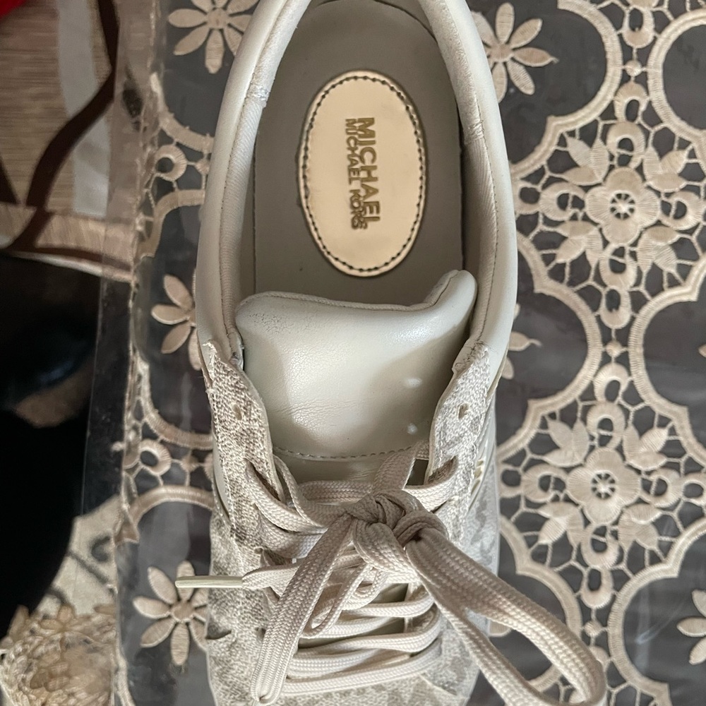 M K shoes